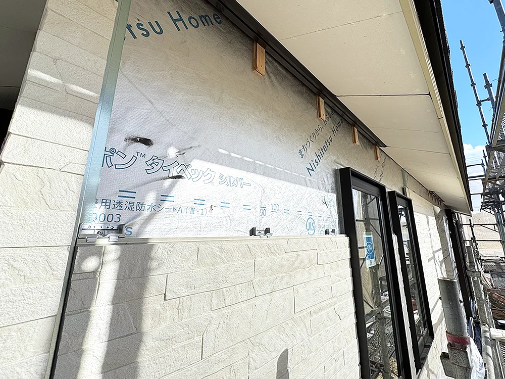 外壁工事・内部造作工事の様子