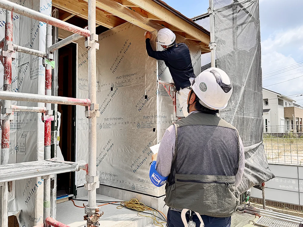 外装下地工事が完了した建物全体の様子