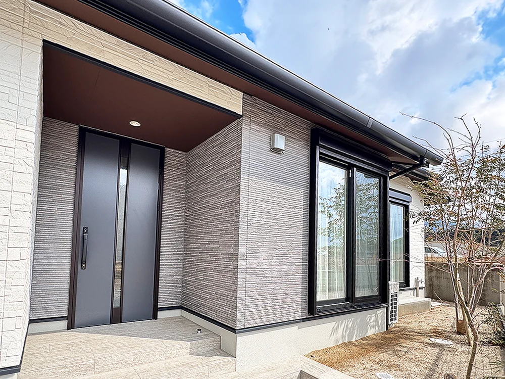 完成した住まいの玄関