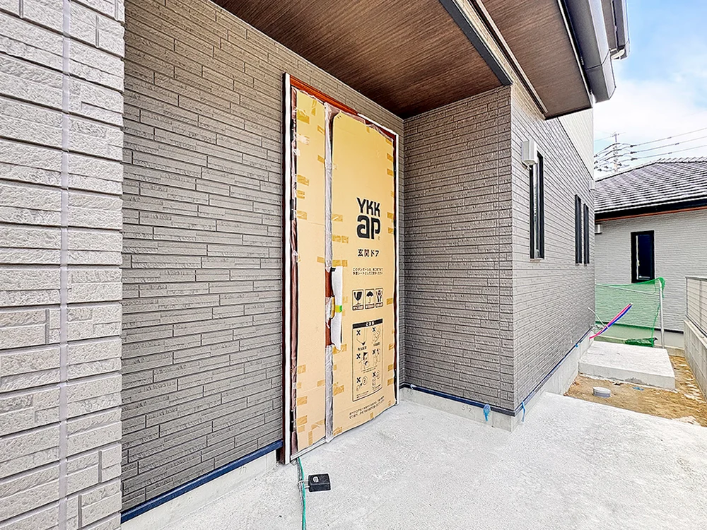 落ち着いた雰囲気の外観が姿を現した住まい