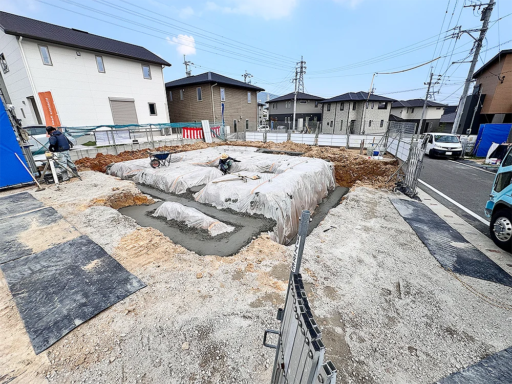 基礎部分に敷き込まれた防湿シート