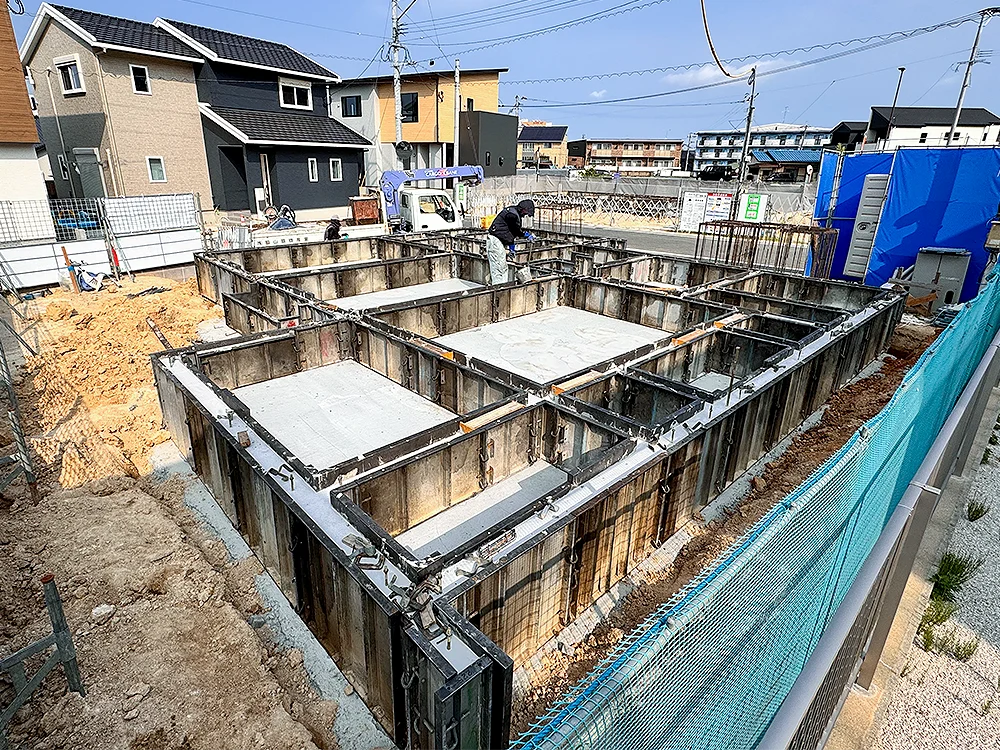 基礎工事完了／足場組み