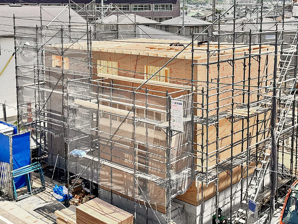 フレーミング工事を終え全体像が現れた建物
