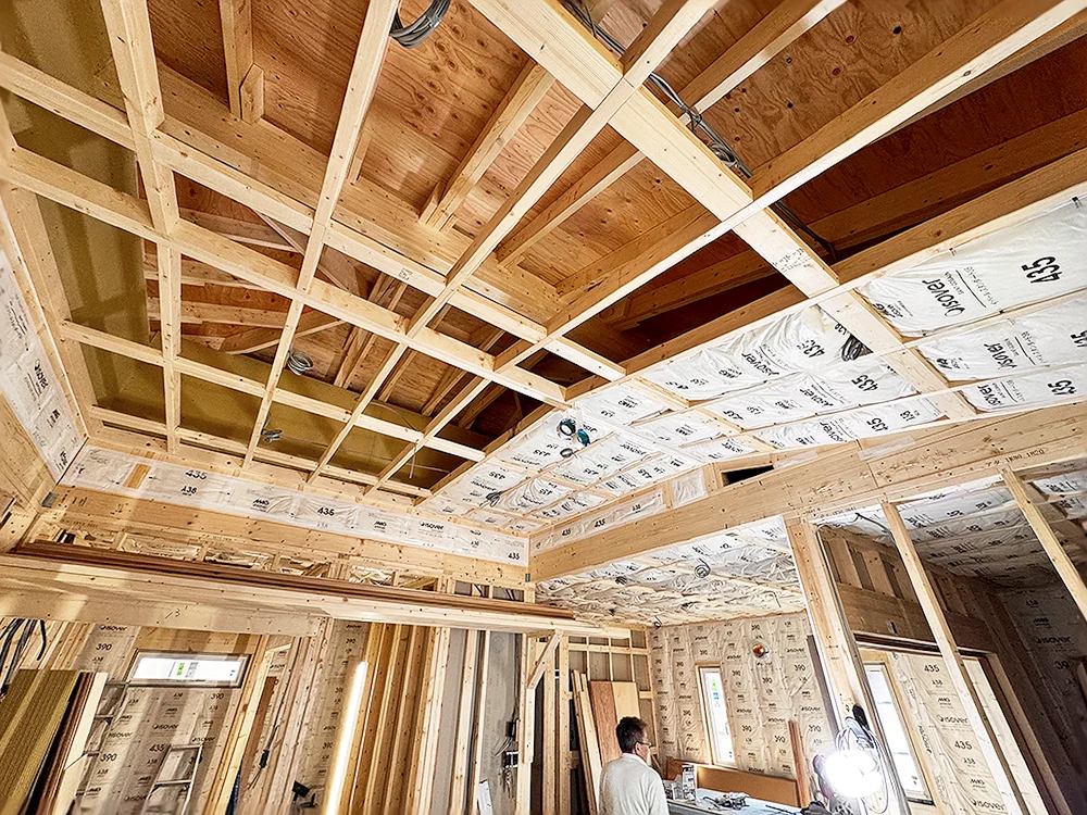 フローリング施工の様子